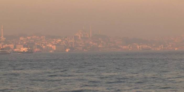 İstanbul sis altında kaldı: Görüş mesafesi düştü!