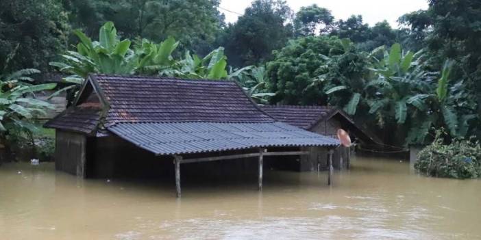 Vietnem’ı sel vurdu: 28 kişi can verdi