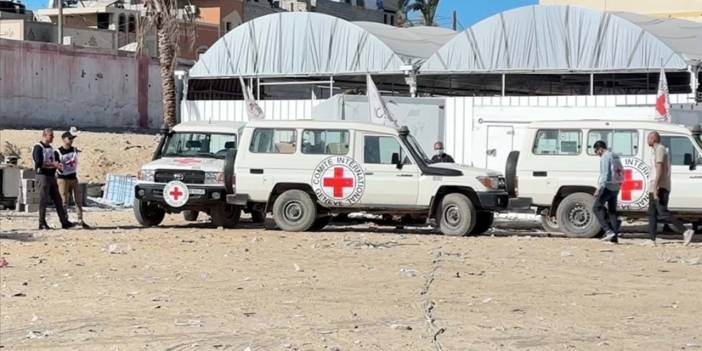 İsrail, Gazze’deki ateşkes kapsamında 3 İsrailli esiri teslim aldı