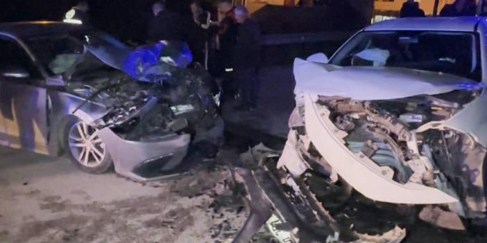 Düzce'de otomobiller kafa kafaya çarpıştı: 7 yaralı