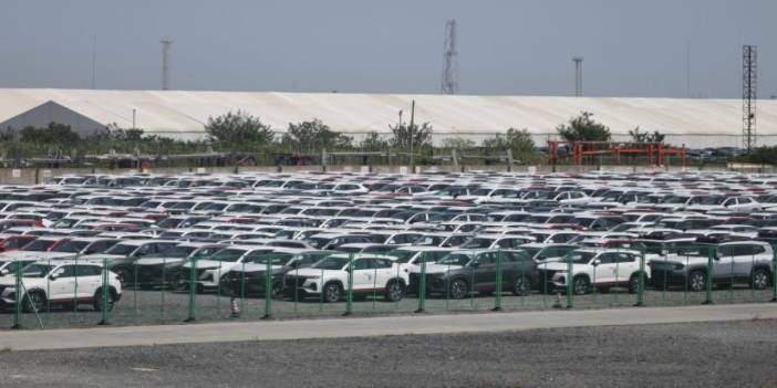 Aşırı üretim alarmı: Yepyeni otomobiller çürümeye terk edildi!