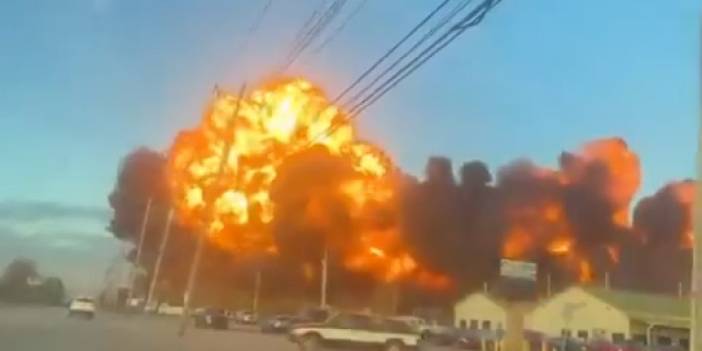 Dehşet görüntüleri ortaya çıktı! ABD'de düşen kargo uçağı alev alev yandı