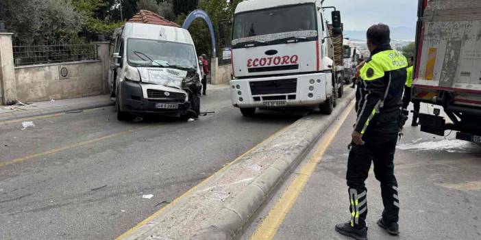 Muğla'da korkunç kaza! Freni boşalan kamyon 21 öğrenciyi yaraladı