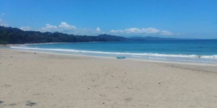 Plajda bulunan 100 yıllık zaman kapsülü şişenin dokunaklı hikayesi: