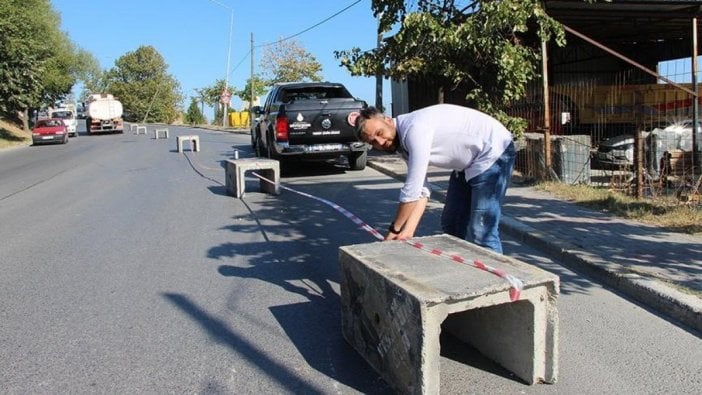 "Burası benim" dedi İstanbul’un göbeğinde yolu trafiğe kapattı!