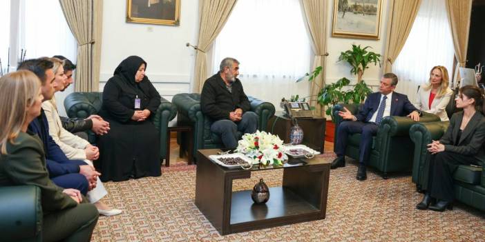 Özgür Özel Ayşe Tokyaz ve Rojin Kabaiş'in aileleriyle görüştü