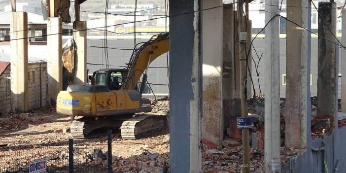 4 yıl önceki karar uygulansaydı onlar yaşayacaktı: 2'si çocuk 7 işçinin can verdiği fabrika yıkıldı