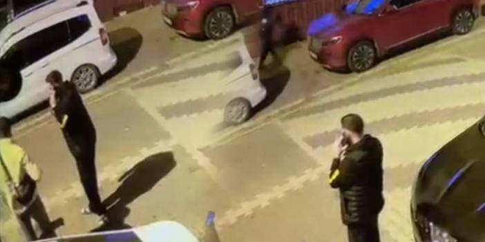 2 arkadaşa sokak ortasında silahlı saldırı! Dehşet anları kamerada