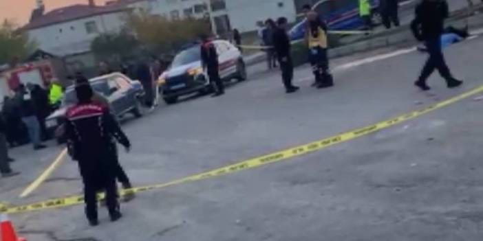 Traktörle çarpışan otomobil yayayı ezdi!