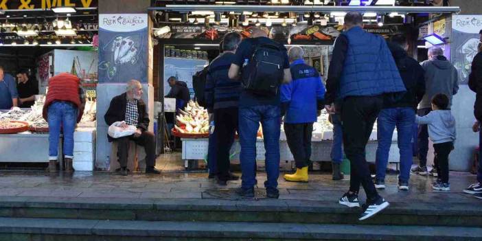 Balıklar tezgahları süsledi: 50'den 500'e kadar