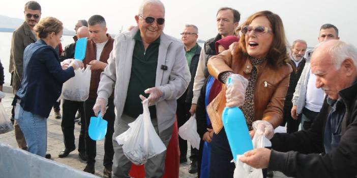 Tonlarcası bedava dağıtıldı: Uzun kuyruklar oluştu