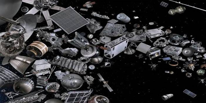 Uçaklar için yeni tehdit: Uzay çöpleri gökyüzünde pusuda bekliyor