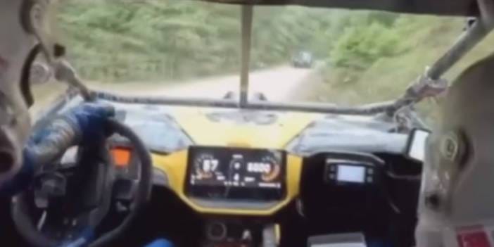 Ralli aracı yarış alanına giren kamyonetle çarpıştı: O anlar böyle görüntülendi