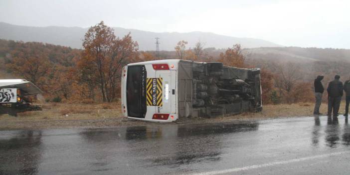 Konya'da feci kaza! Öğrenci dolu servis devrildi 29 kişi hastanelik oldu