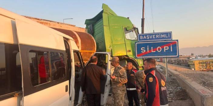 Öğrenci servisi ile tanker çarpıştı: 13 öğrenci yaralandı