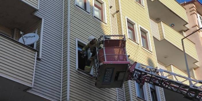 İhmal yangına dönüştü: Bina girişine bırakılan çöpler 3 kişiyi hastanelik etti