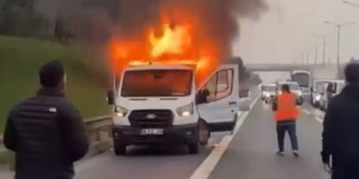 Beykoz'da seyir halindeki kamyonet alev alev yandı!