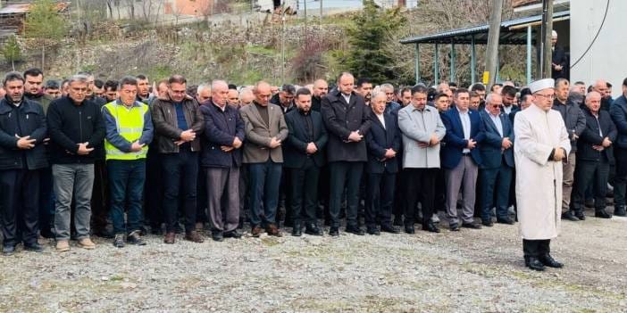 Taşınan 200 kabir için gıyabi cenaze namazı kılındı