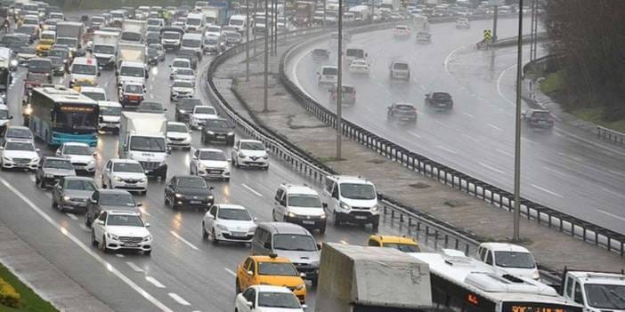 İstanbul'da trafik kilitlendi! Yağmur sonrası yoğunluk yüzde 80'i buldu