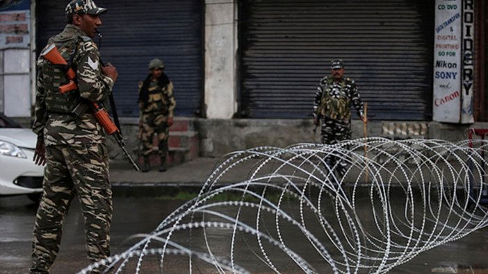 Pakistan ile Hindistan arasında gerilim