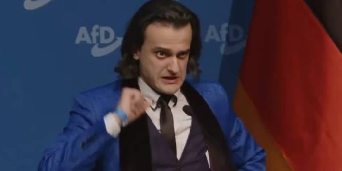 Hitler'in jest ve mimiklerini birebir taklit etti! Alman ırkçılığı hortladı