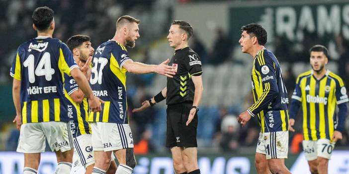 Fenerbahçelileri çıldırtan karar: Hakemin başında toplandılar