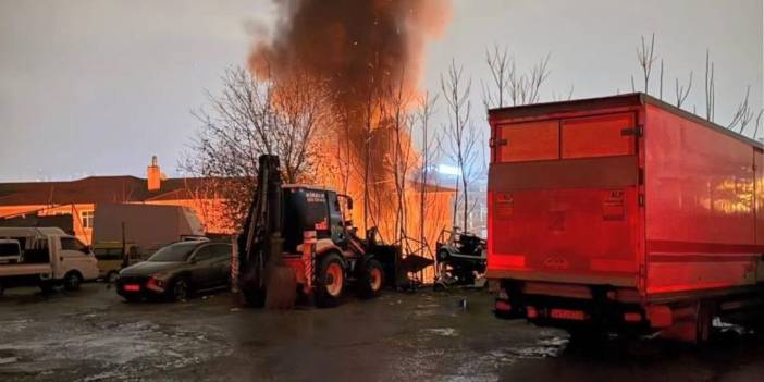 Otopark alev alev yandı! 14 araç zarar gördü