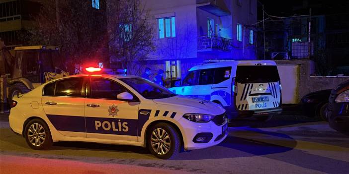 Annesini silahla tehdit eden babasını darbetti!