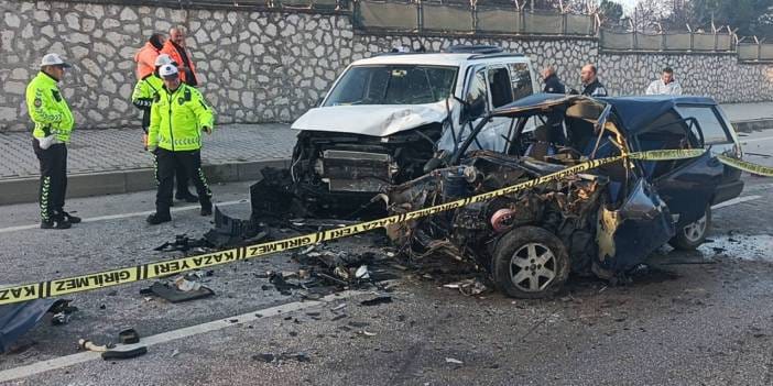 Kediye çarpmamak için karşı şeride geçti: Feci kazada 2 kişi hayatını kaybetti