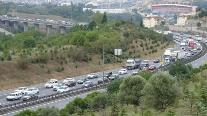 TEM'de tatilden dönüş trafiği