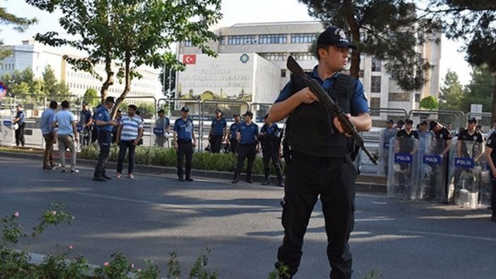 Halkın seçtiği belediyelere kayyım darbesine tepkiler çok sert