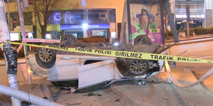 Ankara'da gece yarısı feci kaza! Otomobil takla attı