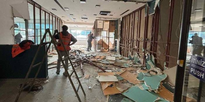 İstanbul’da bir AVM’de yıkım işlemleri başladı