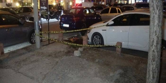 Konya'da sokak ortasında bıçaklı tüfekli kavga: Kanlar içinde kafeye sığındı