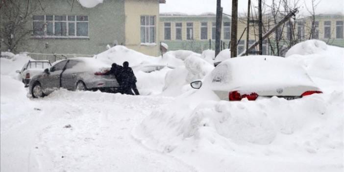 Kar yağışı nedeniyle okullar tatil edildi