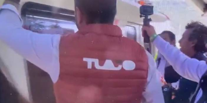 Kendi açtığı trene binemedi! Belediye Başkanının zor anları kamerada