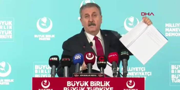Mustafa Destici DEM Parti'nin raporunu yırttı