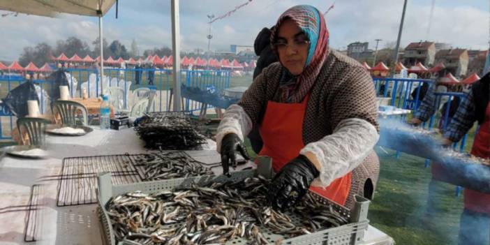 2 ton bedava hamsi dağıtımı başladı: 3 gün sürecek