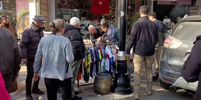 CHP ilçe başkanlığına taş atmıştı! Yine gözaltına alındı