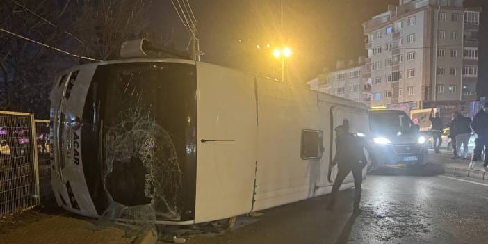 İşçileri taşıyan minibüs devrildi! Çok sayıda yaralı var