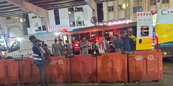 Arabistan'da bulunan Türk kafilesine araba çarptı: Ölü ve yaralılar var!