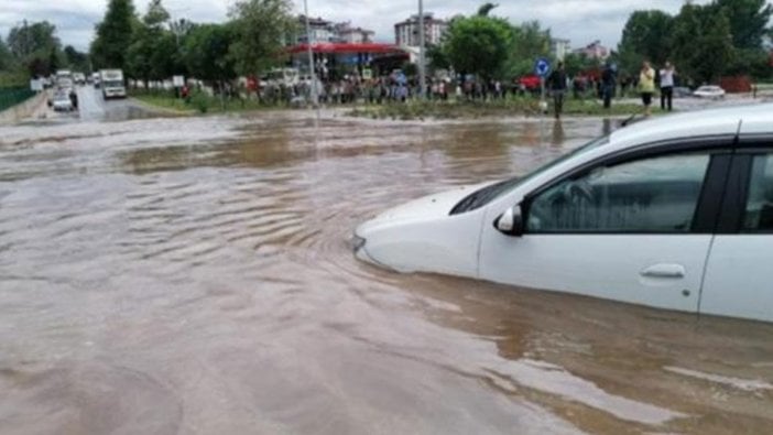 Samsun'da sel can aldı