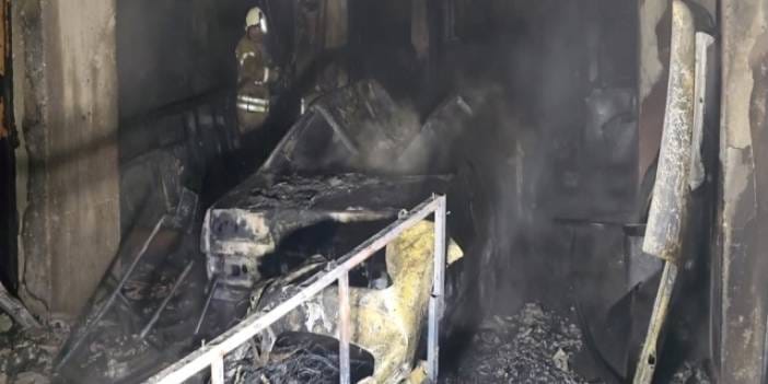 Sultanbeyli'de kaporta dükkanında yangın: Araçlar kül oldu