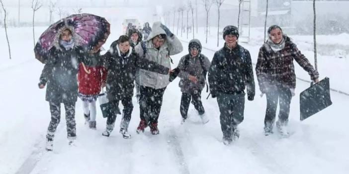 Eğitime kar engeli! 31 Aralık'ta çok sayıda ilde eğitime ara verildi: İşte okulların tatil edildiği iller...