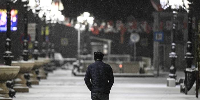 Meteorolojinin kuvvetli kar uyarısı buz kestirdi!