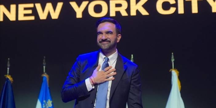 Mamdani ayağının tozuyla selefinin İsrail kararnamalerini iptal etti