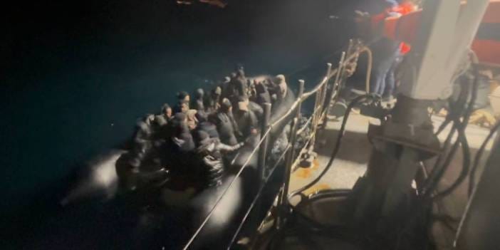 İzmir'de 74 düzensiz göçmen karaya çıkarıldı