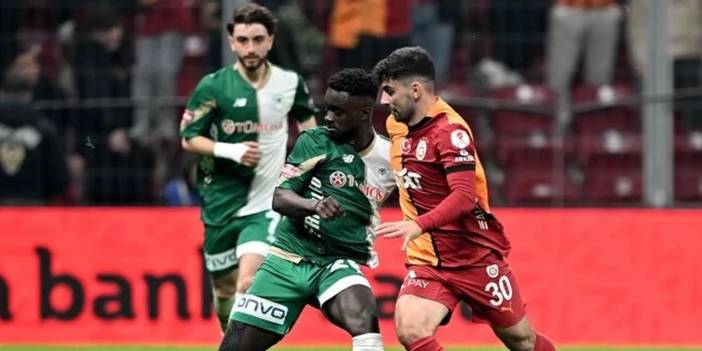 Galatasaray'da ayrılmayı reddetti: 'Yatarak para kazanmak istiyoruz' dedi