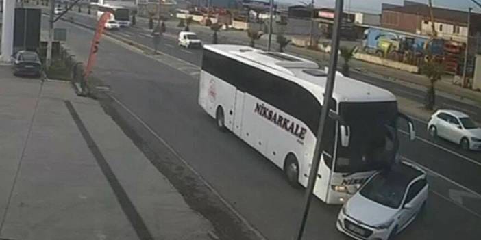 Manisa'da yolcu otobüsü otomobile çarptı: 1'i çocuk 3 yaralı