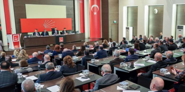 CHP yılın ilk toplatısını yaptı: Özgür Özel'den tempoyu yükseltme mesajı